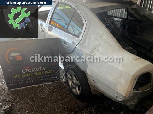 Skoda Octavia Arka Çamurluk çıkma parça