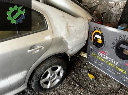 Skoda Octavia Arka Çamurluk çıkma parça
