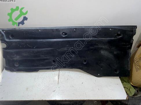 Skoda Superb Alt Muhafaza 3Q0825202J çıkma parça