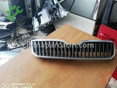 Skoda Superb Ön Panjur çıkma parça