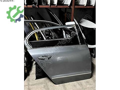 Skoda Superb Sağ Arka Kapı çıkma parça