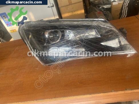 Skoda Superb Sağ Ön Far çıkma parça