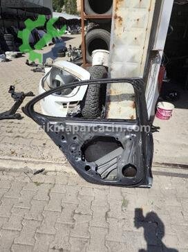 Skoda Superb Sol Arka Kapı çıkma parça
