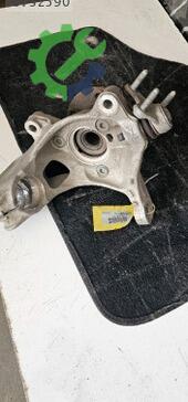 Skoda Superb Sağ Ön Taşıyıcı çıkma parça