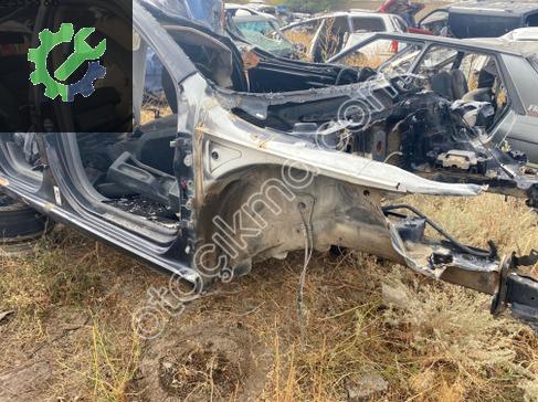 Skoda Superb Sağ Ön Taşıyıcı çıkma parça