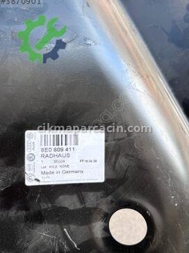 Audi A4 Çamurluk Sacı 8E0809411 çıkma parça