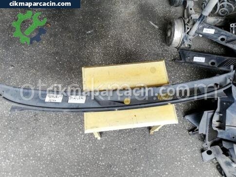 Suzuki Alto Ön Cam Izgarası çıkma parça