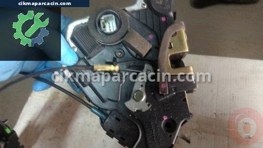 Suzuki Vitara Sağ Ön Kapı Kilidi çıkma parça