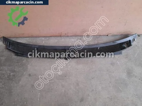 Suzuki Swift Ön Cam Izgarası çıkma parça