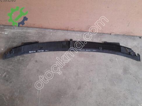Suzuki Swift Ön Cam Izgarası çıkma parça