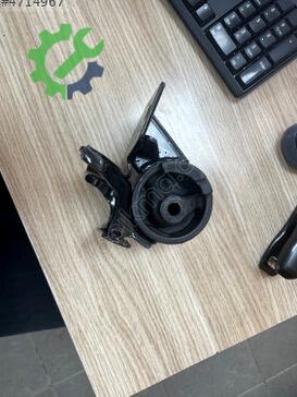 Toyota Avensis Takoz 12372-16351 çıkma parça