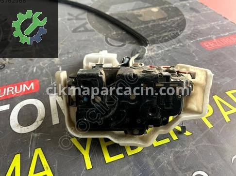 Volkswagen Touareg Sağ Arka Kapı Kilidi çıkma parça