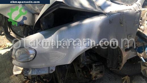 Toyota Corolla Sol Ön Çamurluk çıkma parça