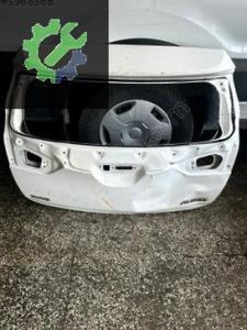 Toyota auris bagaj kapağı
