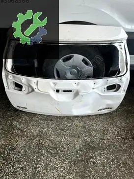 Toyota Auris Bagaj Kapağı çıkma parça