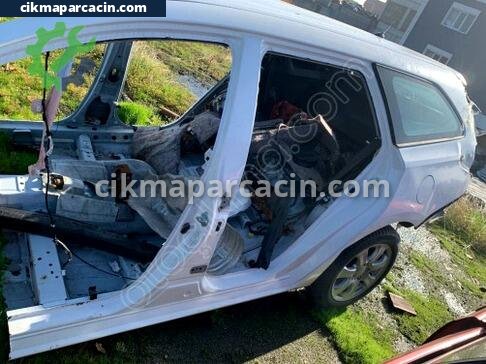 Toyota Auris Sol Arka Çamurluk çıkma parça