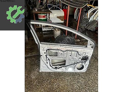 Toyota Auris Sol Ön Kapı çıkma parça