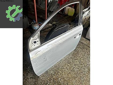 Toyota Auris Sol Ön Kapı çıkma parça