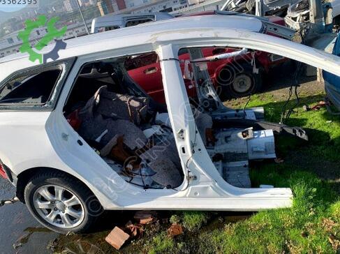 Toyota Auris Sağ Arka Çamurluk çıkma parça