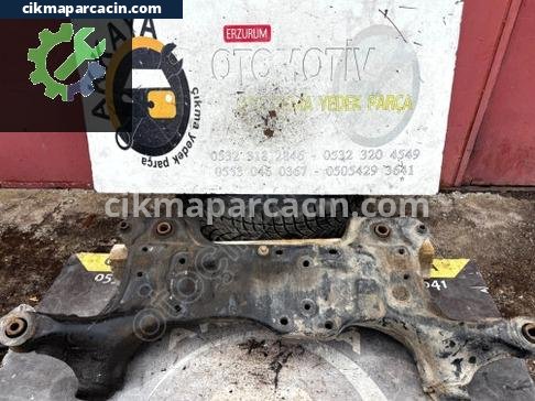 Toyota Avensis Ön Travers çıkma parça