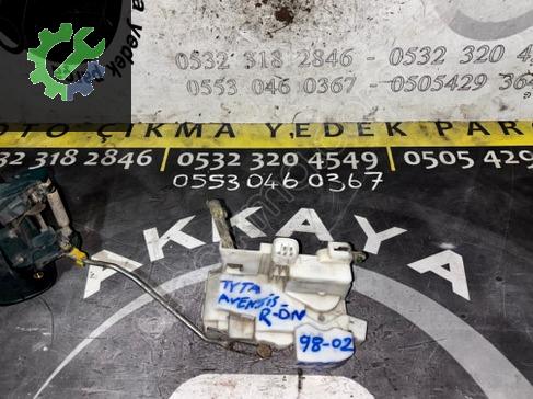 Toyota Avensis Sağ Ön Kapı Kilidi 1998-2002 çıkma parça
