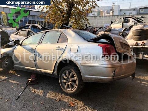 Toyota Avensis Sol Arka Çamurluk çıkma parça