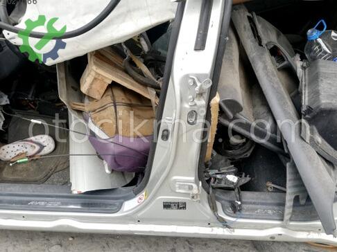 Toyota Avensis Sol Arka Kapı Menteşesi çıkma parça