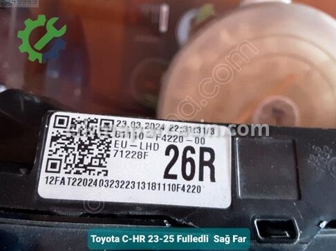 Toyota C-HR Hybrid Sağ Ön Far 23-25 çıkma parça
