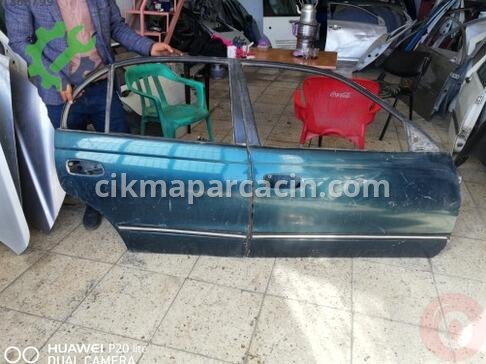 Toyota Carina Sağ Ön Kapı çıkma parça