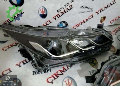 Toyota Corolla Sağ Ön Far çıkma parça