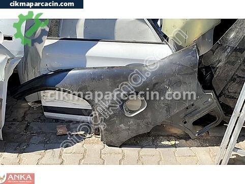 Toyota Corolla Sol Arka Çamurluk çıkma parça