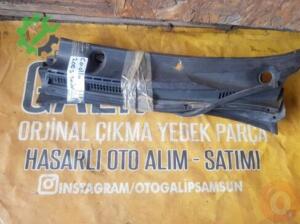 Toyota Corolla 2005 Sedan Ön Cam Izgarası Orjinal Çıkma