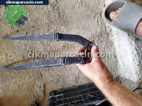Toyota Corolla Silecek Kolu çıkma parça