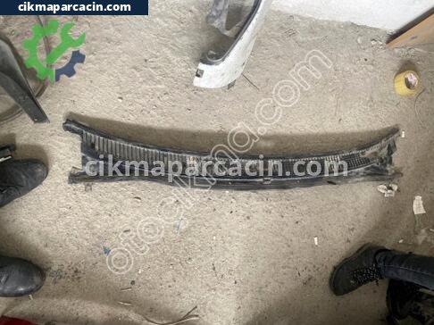 Toyota Corolla Ön Cam Izgarası çıkma parça