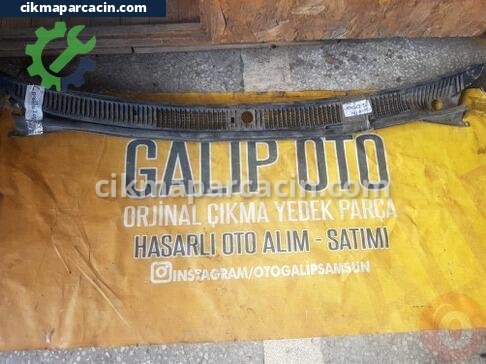 Toyota Corolla Ön Cam Izgarası çıkma parça