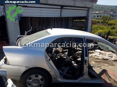 Toyota Corolla Sağ Arka Çamurluk çıkma parça