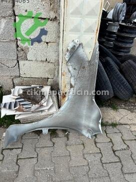 Toyota Corolla Sağ Ön Çamurluk çıkma parça