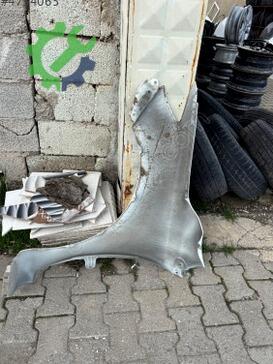 Toyota Corolla Sağ Ön Çamurluk 2007/13 çıkma parça