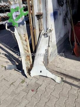Toyota Corolla Sağ Ön Çamurluk çıkma parça