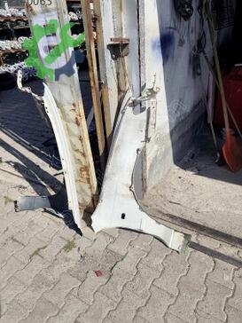 Toyota Corolla Sağ Ön Çamurluk çıkma parça