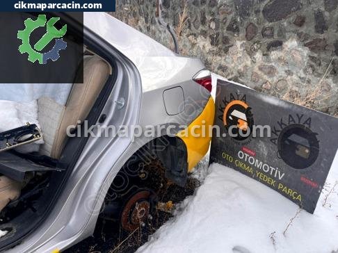 Toyota Corolla Sol Arka Çamurluk çıkma parça