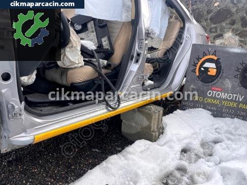 Toyota Corolla Marşpiyel çıkma parça