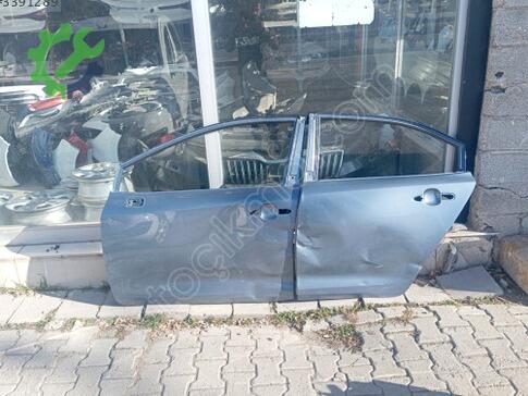 Toyota Corolla Sol Ön Kapı çıkma parça