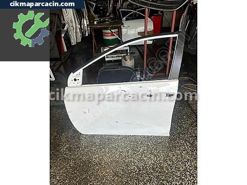Toyota Corolla Sol Ön Kapı çıkma parça