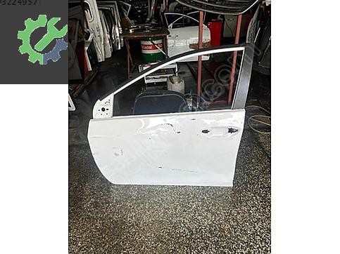 Toyota Corolla Sol Ön Kapı çıkma parça