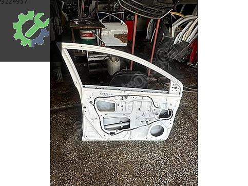 Toyota Corolla Sol Ön Kapı çıkma parça
