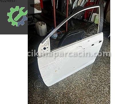 Toyota Corolla Sol Ön Kapı çıkma parça
