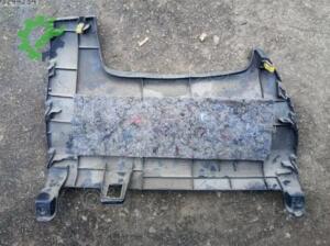 Toyota Corolla torpido alt plastiği