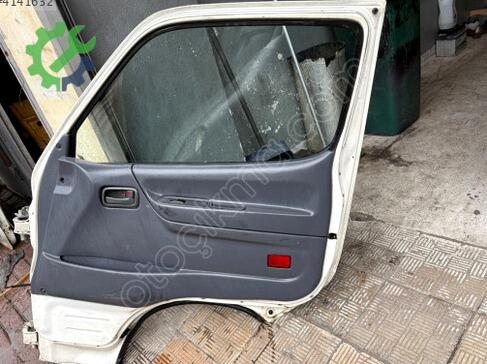 Toyota Hiace Sağ Ön Kapı çıkma parça