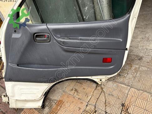 Toyota Hiace Sağ Ön Kapı çıkma parça